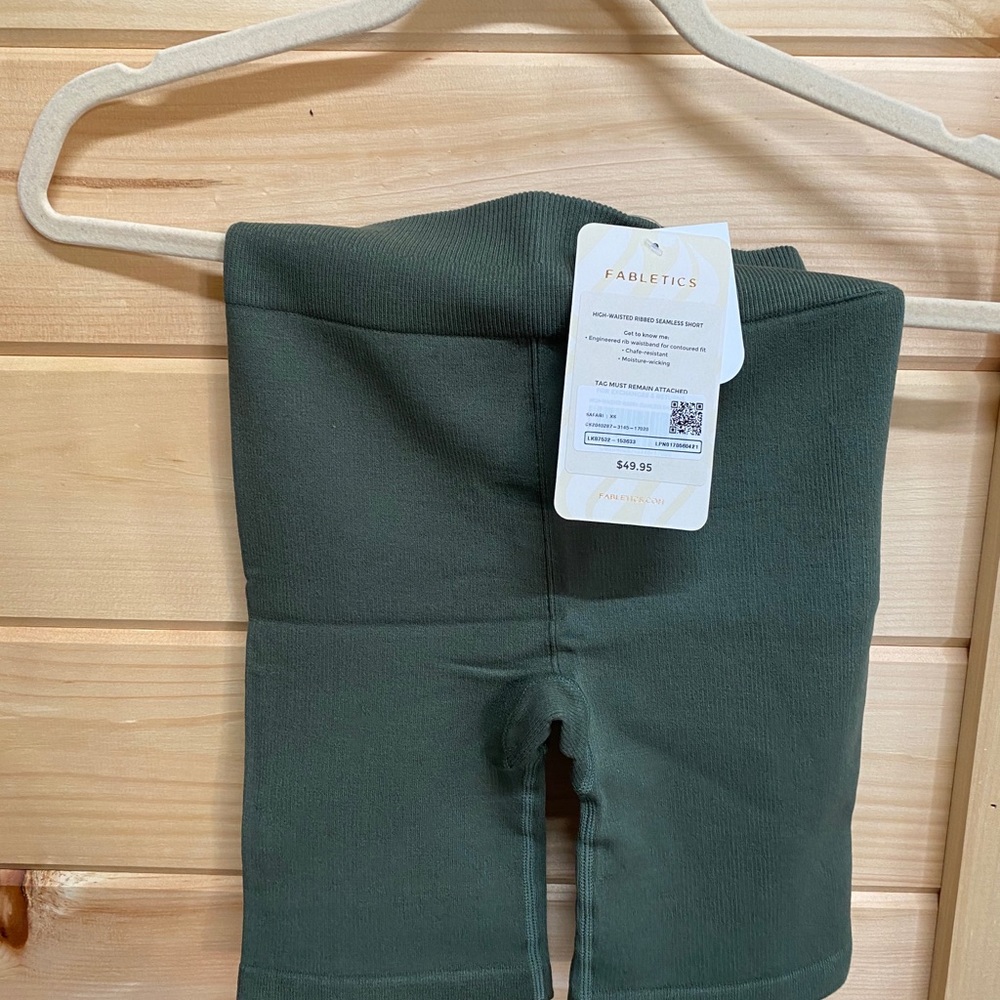 Fabletics Highwaisted Short - Picture 2 of 4